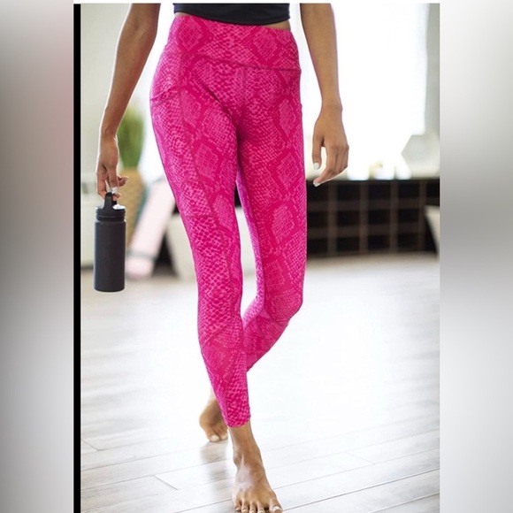 Pink Leggings with Stretchy Comfort and Sleek Design - Picture 5 of 9